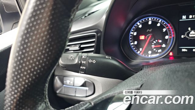 Hyundai Veloster 2019 — photo 30