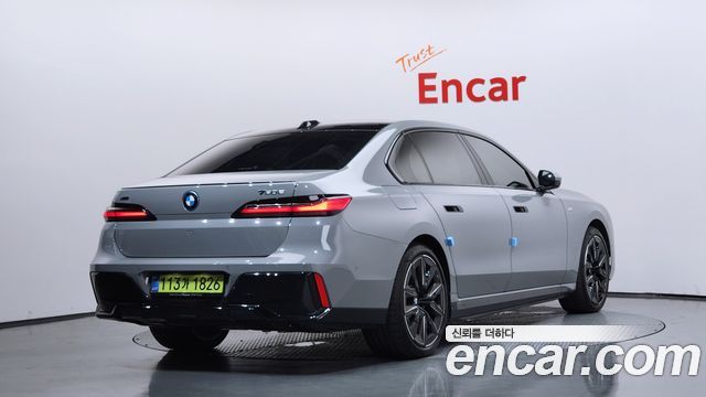BMW 7-Series 2025 — photo 2
