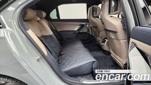 BMW 7-Series 2025 — photo 17
