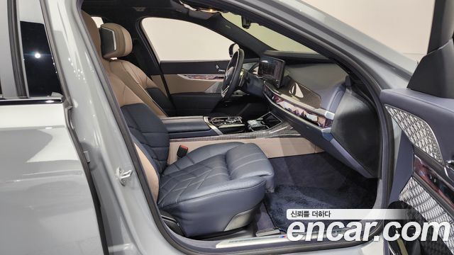 BMW 7-Series 2025 — photo 16
