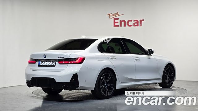 BMW 3-Series 2023 — photo 2