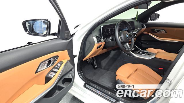 BMW 3-Series 2023 — photo 13