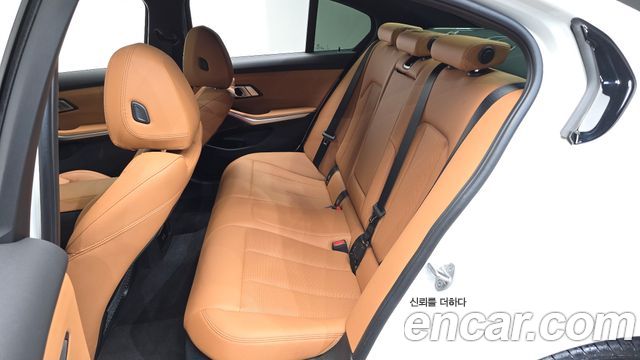 BMW 3-Series 2023 — photo 17
