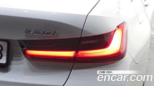 BMW 3-Series 2023 — photo 9