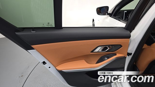 BMW 3-Series 2023 — photo 15