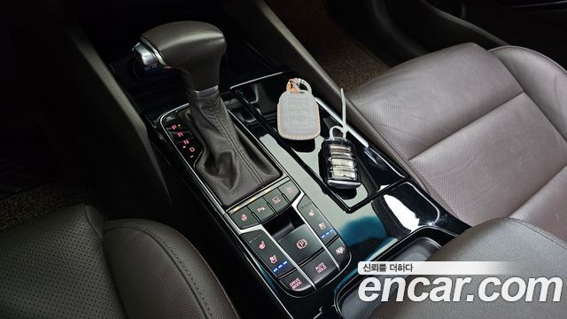 Kia K7 2019 — photo 12