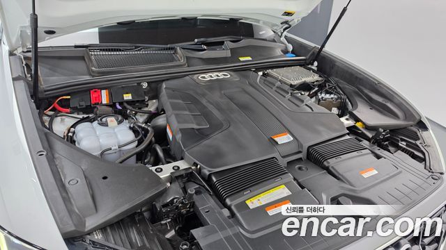 Audi Q8 2020 — photo 6