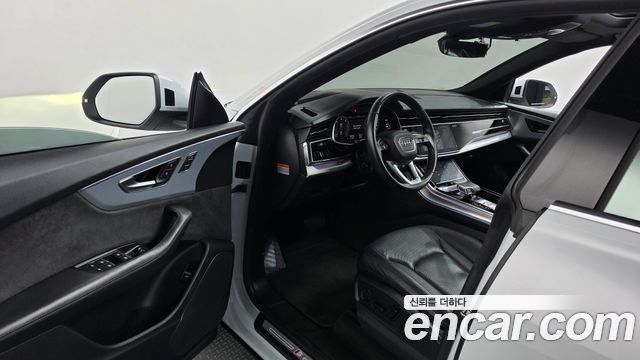 Audi Q8 2020 — photo 13