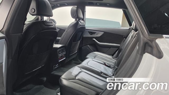 Audi Q8 2020 — photo 17
