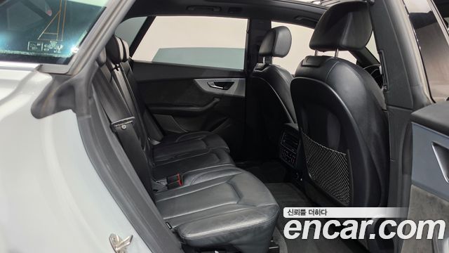 Audi Q8 2020 — photo 18