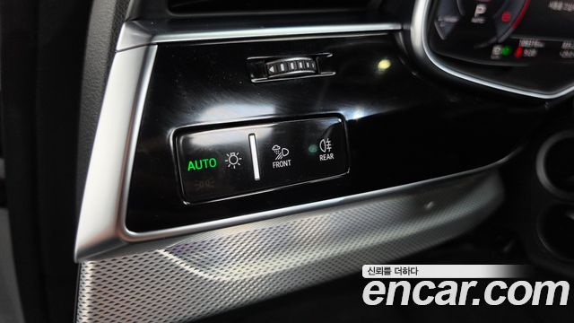 Audi Q8 2020 — photo 19