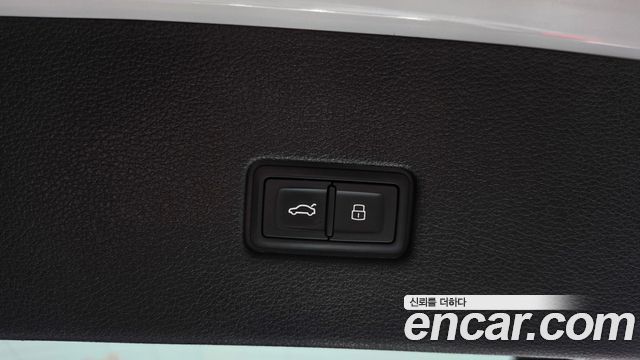 Audi Q8 2020 — photo 25
