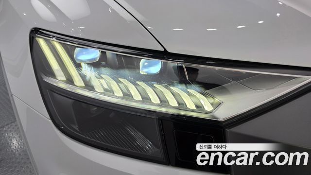 Audi Q8 2020 — photo 8
