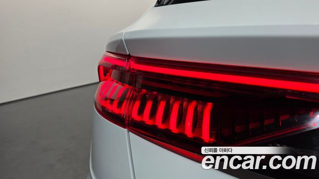 Audi Q8 2020 — photo 9