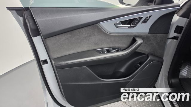 Audi Q8 2020 — photo 14