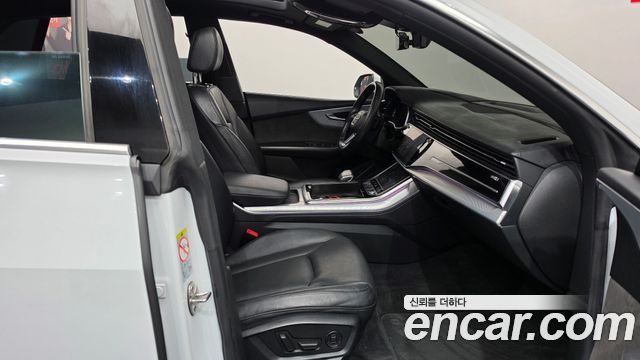 Audi Q8 2020 — photo 16