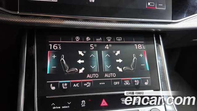 Audi Q8 2020 — photo 32