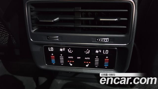 Audi Q8 2020 — photo 34