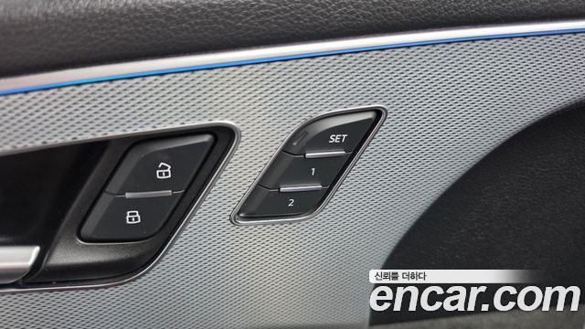Audi Q8 2020 — photo 36