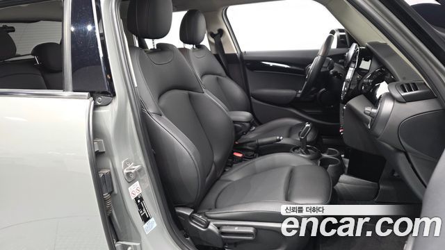Mini Cooper 2022 — photo 17