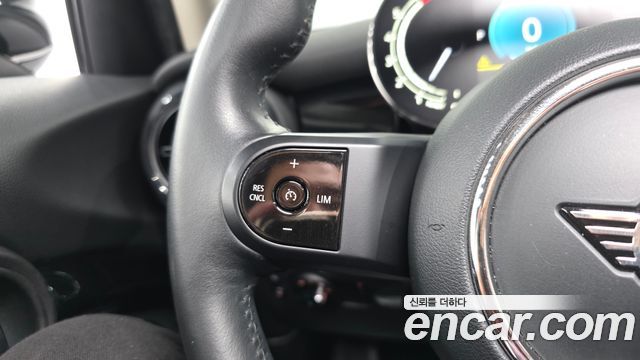 Mini Cooper 2022 — photo 31