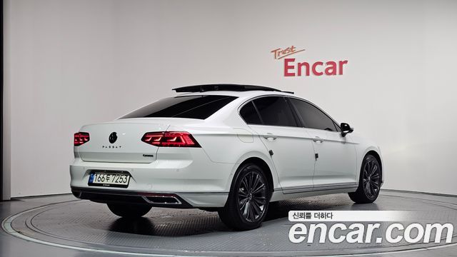 Volkswagen Passat 2021 — photo 2
