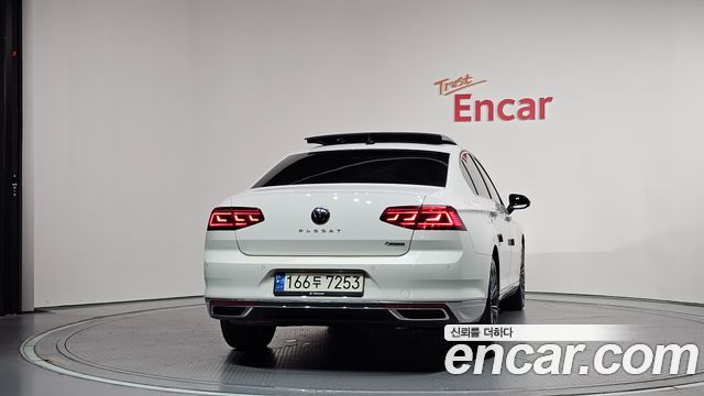 Volkswagen Passat 2021 — photo 4