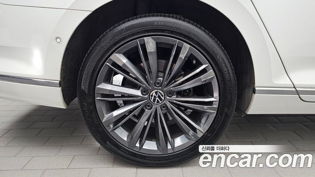 Volkswagen Passat 2021 — photo 5