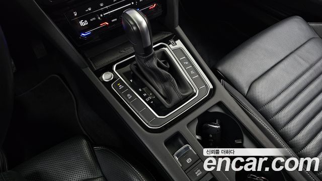 Volkswagen Passat 2021 — photo 12