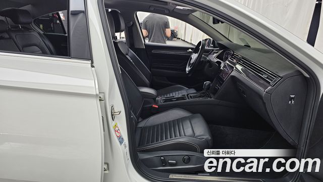 Volkswagen Passat 2021 — photo 17