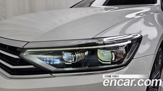 Volkswagen Passat 2021 — photo 8