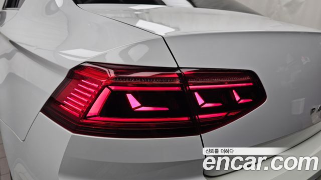 Volkswagen Passat 2021 — photo 9