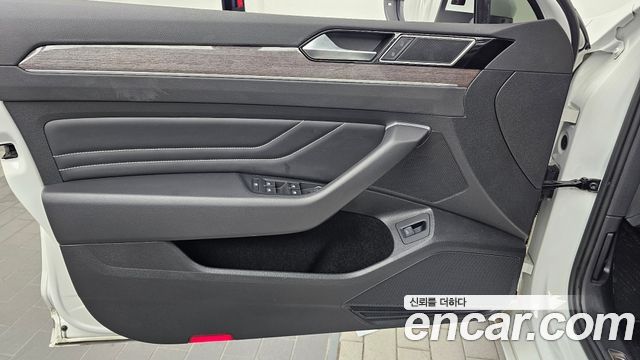 Volkswagen Passat 2021 — photo 14
