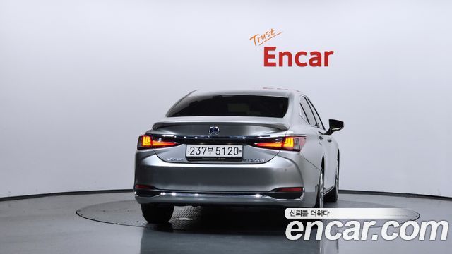 Lexus ES 2022 — photo 4