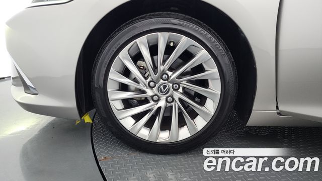 Lexus ES 2022 — photo 5