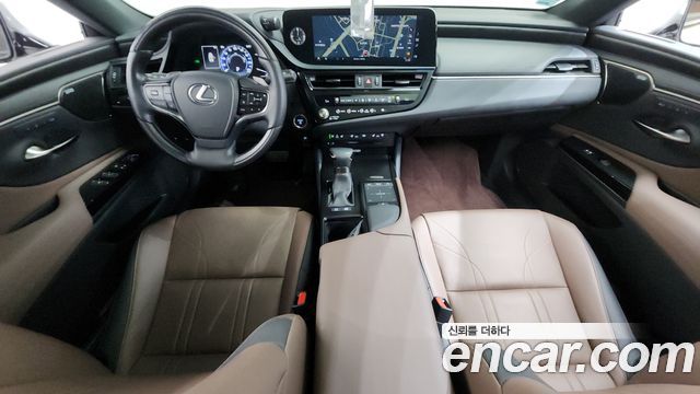 Lexus ES 2022 — photo 10