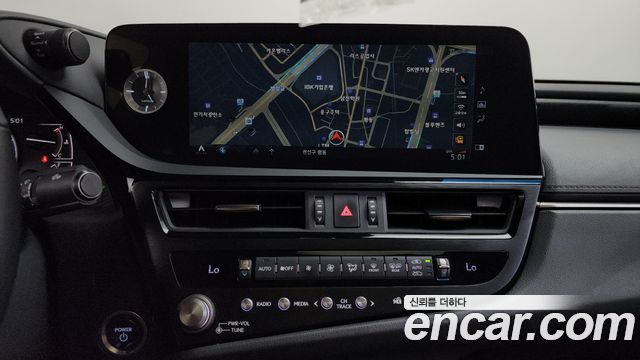 Lexus ES 2022 — photo 18