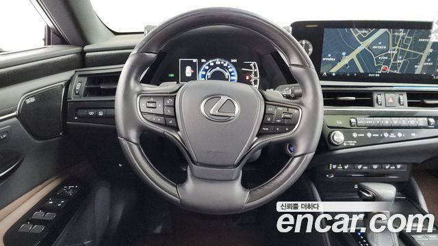 Lexus ES 2022 — photo 19