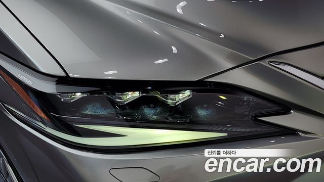 Lexus ES 2022 — photo 8