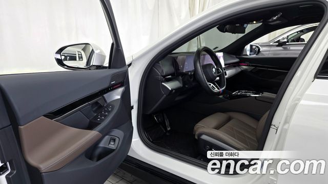 BMW 5-Series 2024 — photo 8