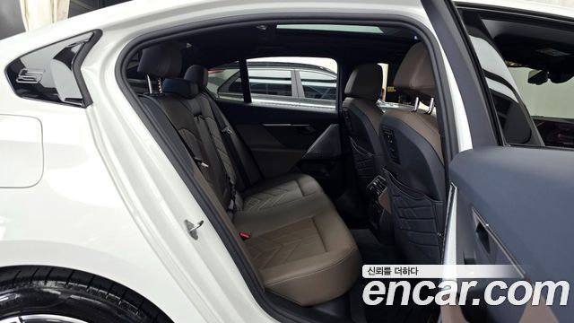 BMW 5-Series 2024 — photo 10