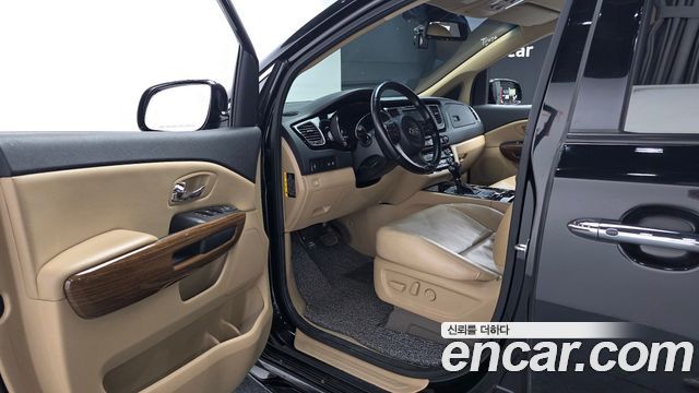 Kia Canival 2016 — photo 10