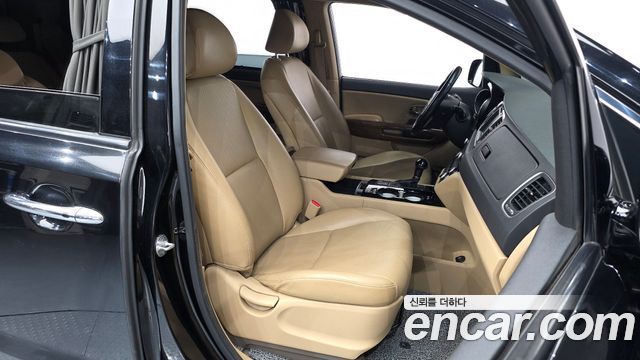 Kia Canival 2016 — photo 11