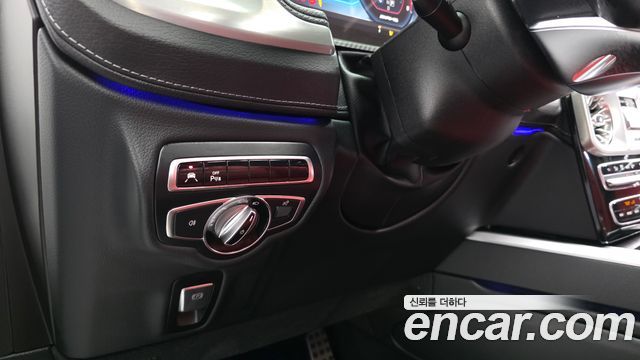 Mercedes-Benz G-Class 2022 — photo 32