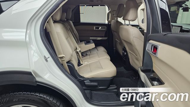 Ford Explorer 2021 — photo 12