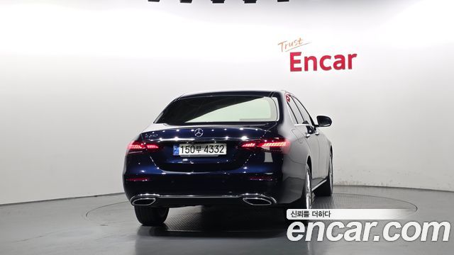 Mercedes-Benz E-Class 2021 — photo 4