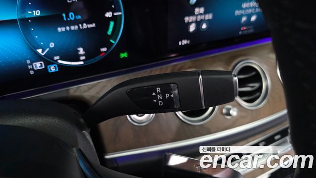 Mercedes-Benz E-Class 2021 — photo 12