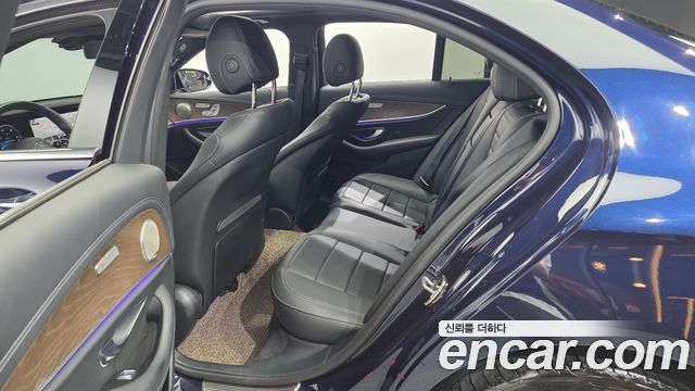 Mercedes-Benz E-Class 2021 — photo 17