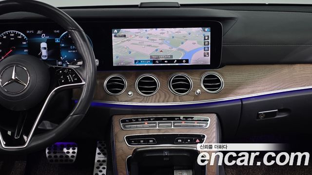Mercedes-Benz E-Class 2021 — photo 19