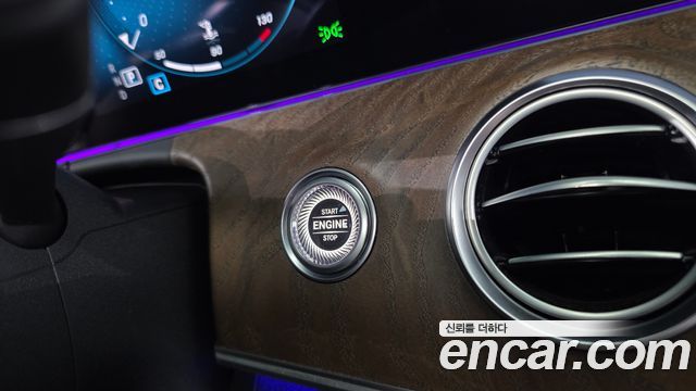 Mercedes-Benz E-Class 2021 — photo 26